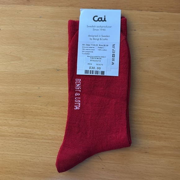 Beñat & Lotta Red Merino Wool Socks - Picture 5 of 5